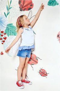 remera musculosa niña y short de jeans deflecado Kosiuko primavera verano 2018