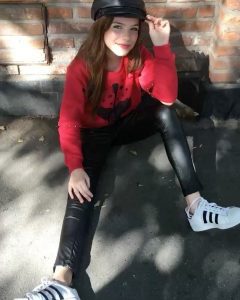 buzo jogging nena con apliques y calza engomada so cippo otoño invierno 2018