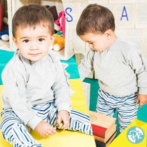 pantalon plush a rayas y buzo gris bebe Pako peko otoño invierno 2018