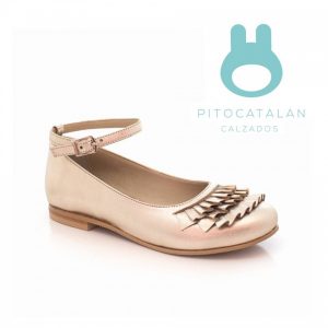 zapato de cuero con voladitos para niñas Pitocatalan otoño invierno 2018