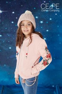 campera con flores bordadas niñas ce pe otoño invierno 2018