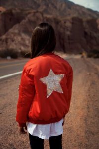 campera bomber bordado espalda impermeable niñas gimos