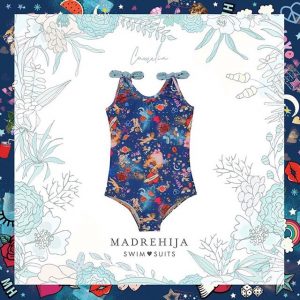 malla azul estampa tropical niña Madrehijas swim suits verano 2019