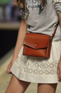 minifalda con aplique de broderie moda infantil niña verano 2019