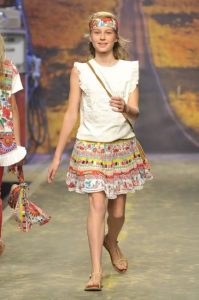 polleras cortas estampadas niña con puntilla verano 2019