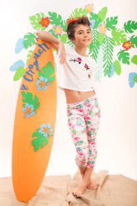 calza capri y top con flores niña a croquer verano 2019