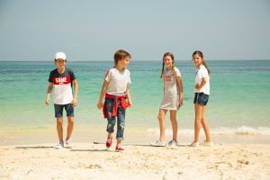 look chicos con jeans rotps Mimo Co Junior verano 2019