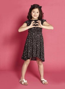vestido negro estampado nena Nucleo nenas verano 2019