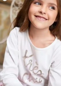 remera con letras doradas mangas largas Anavana otoño invierno 2019