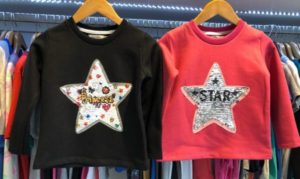 Buzo con aplique de lentejuelas reversibles niña Minimu invierno 2019