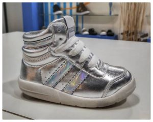 botita zapatilla plateada beba Plumitas otoño invierno 2019
