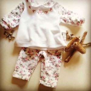 conjunto pantalon y remera cuello floreada beba Globito team invierno 2019