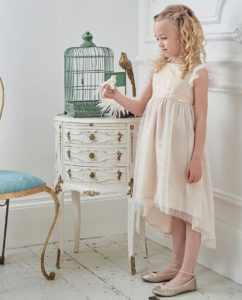 Vestido de microtul niña crema verano 2020 Vestido de microtul niña crema verano 2020