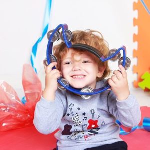 buzo con estampa music niño Soft red invierno 2019