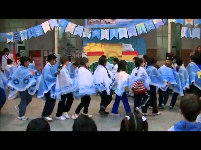 niños-bailando-carnavalito-argentino | Minilook