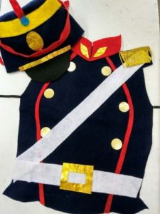 Pechera y gorro de granadero pechera y gorro de granadero