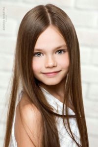 pelo lacio largo niña