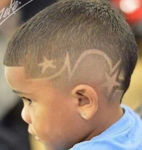 33 Cortes de pelo Rapados para niños 2025 rapado con estrella corte moderno de pelo para niños