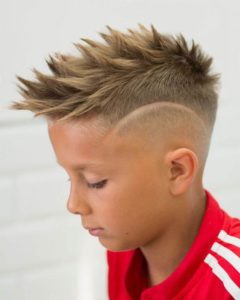 rapado moderno de pelo para niños