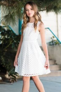 vestido blanco calado corto de niña para comunion