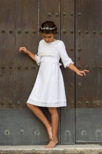 vestido blanco recto con mangas de niña para comunion