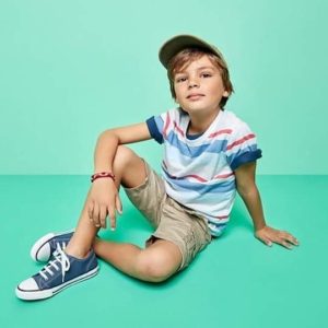 remera a rayas y bermuda niño 