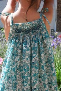 solero estampado moderno con detalle en punto smock