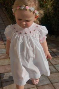 vestido blanco punto smock beba scaled