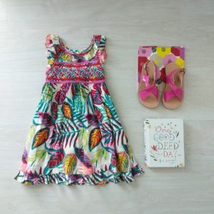 vestido estampa tropical con punto smock te como a besos verano 2020 scaled