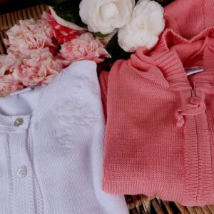 campera de hilo nena con capucha Pompas primavera verano 2021