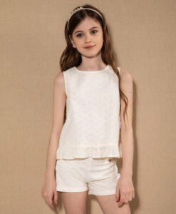 total white con short nina anavana verano 2021 total white con short nina anavana verano 2021