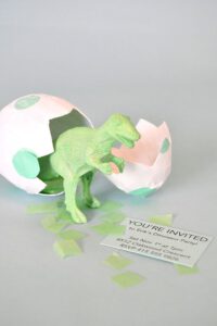 invitacion original cumple dinosaurio scaled