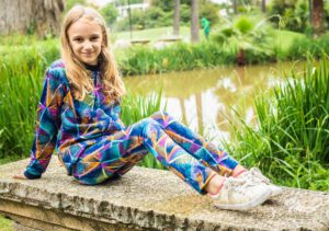 conjunto joggins estampados nenas Pako Peko invierno 2021 scaled