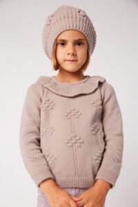 gorro y sweater en rosa viejo nina Pioppa invierno 2021 scaled
