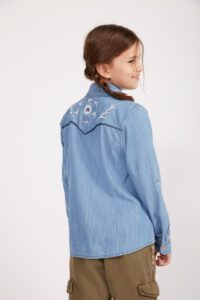 camisa denim bordada nina rapsodia girls verano 2022 scaled