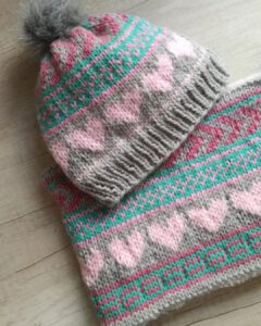 Gorro y cuello estampado artesanal nena