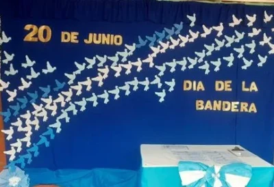 Telon para el dia de la bandera con palomas