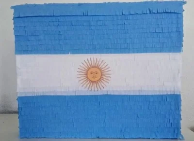 Bandera de argentina con flecos de papel creppe bandera de argentina con flecos de papel creppe