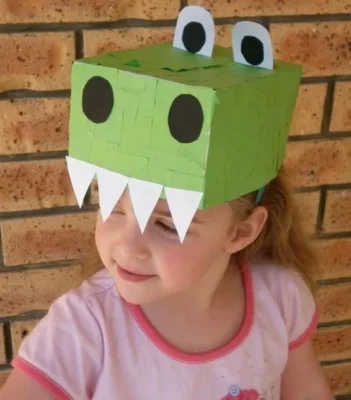 sombrero con caja de carton