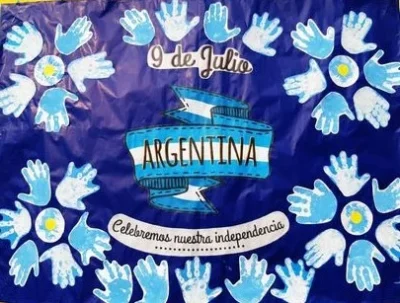 Cartelera para 9 de julio con manos pintadas en celeste y blanco
