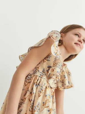 Flores romanticas tendencia moda infantil verano 2025 Argentina