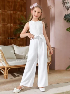 Looks en pantalon blanco y blusa de encaje para comunion para ninas