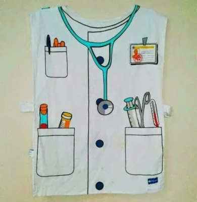chaqueta doctor para ninos con remera blanca recortada y pintada