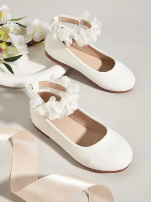 zapatos blancos con flores 3d para comunion