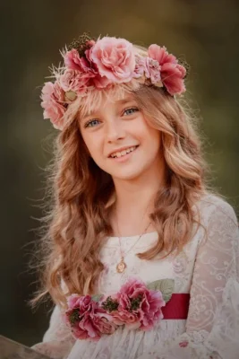 1 Peinado Suelto con flores grandespara niñas Riena de la primavera