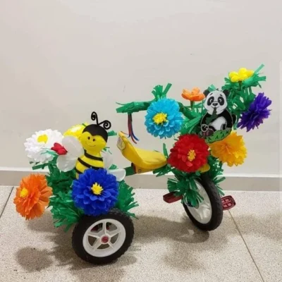 Adornar triciclo primavera con animales