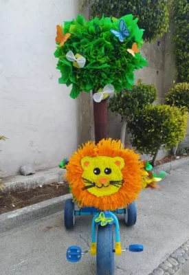 Adornar triciclo primavera con leon