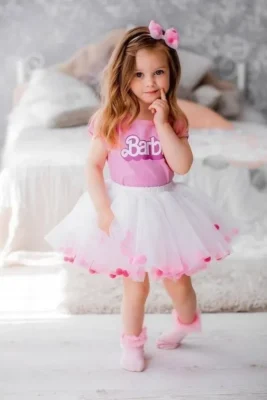 vestir a niña para cumple de barbie vestir a niña para cumple de barbie