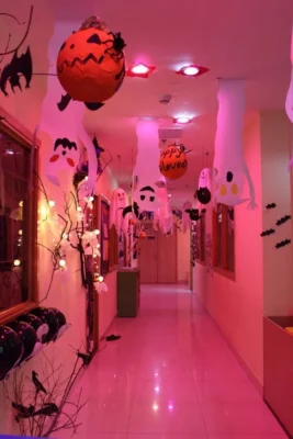 Decoracion de pasillo Halloween fantasmas volando Decoracion de pasillo Halloween fantasmas volando