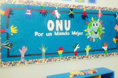 Idea mural escolar Dia de las naciones unidas con frase